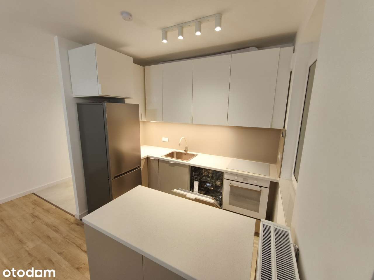 Wynajmę 2-pokojowe mieszkanie z ogródkiem na Osiedlu Poematu w Wawrze - Pełny obrazek: 1/10