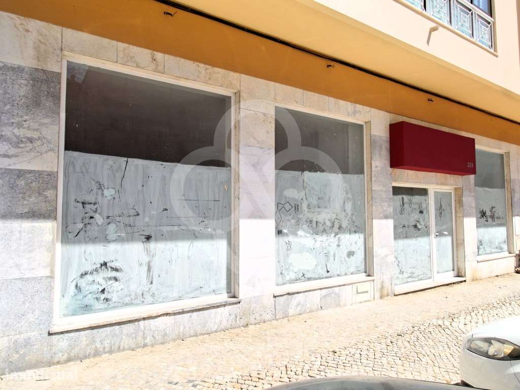 Excelente Espaço Comercial com Terraço Vendido com Rendimento no Ba... - Grande imagem: 5/14