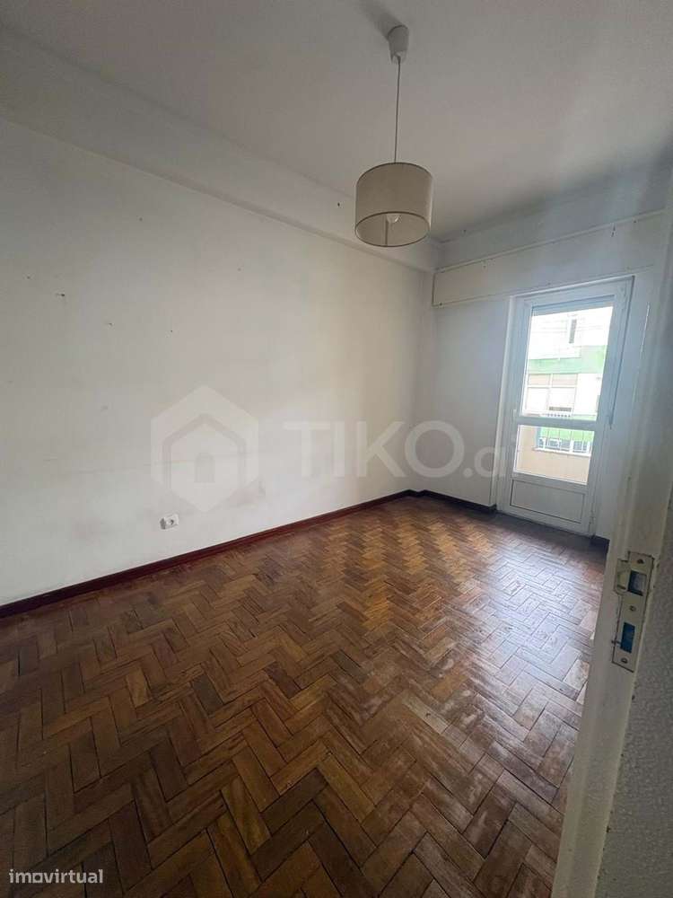 Oportunidade em Linda-a-Velha: Apartamento T1 com Enorme Potencial! - Grande imagem: 5/12