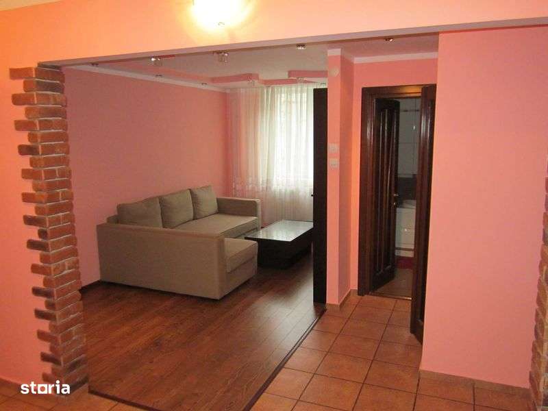 Vand apartament cu 4 camere - Imagine principală: 5/8