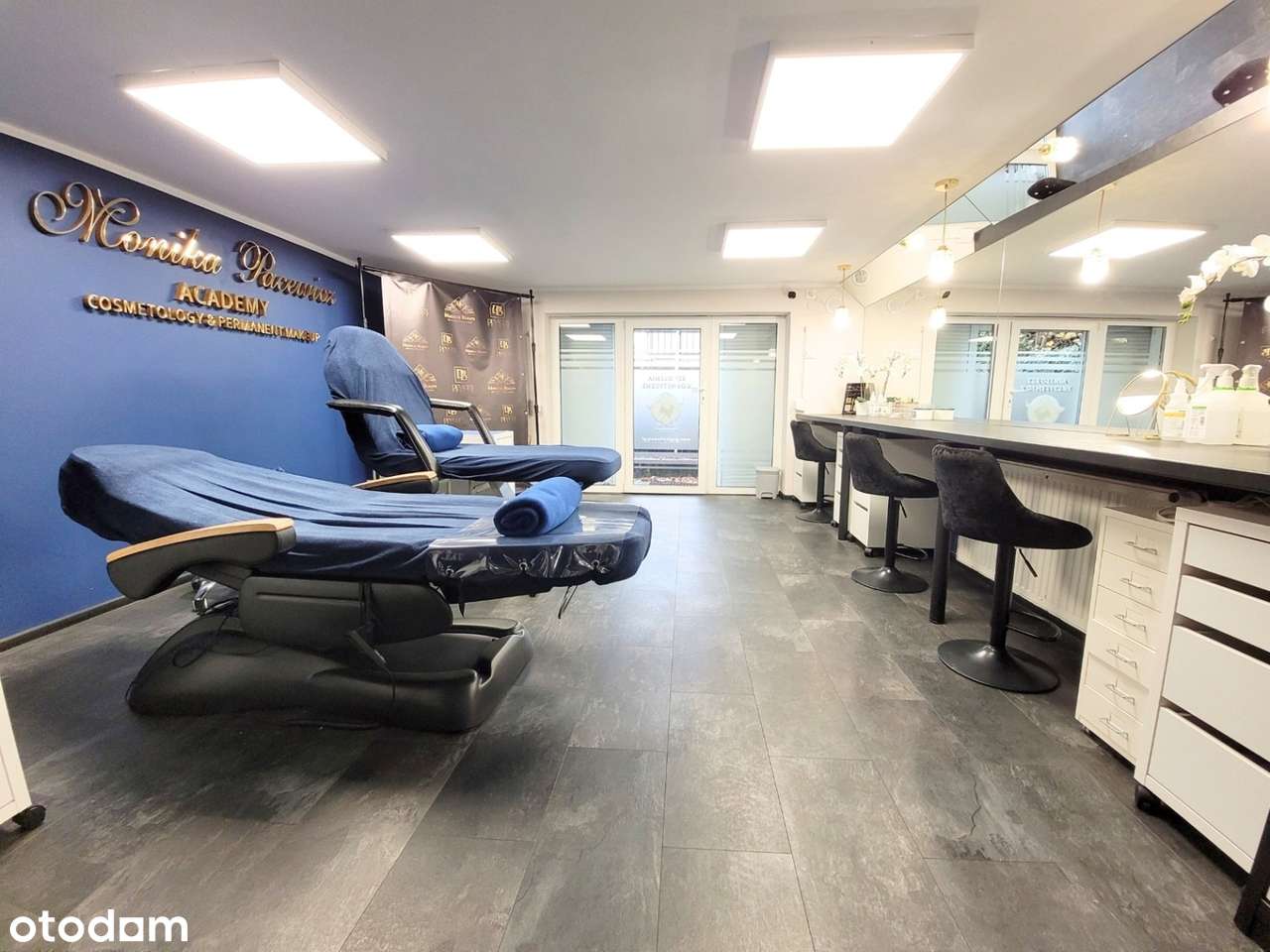 Lokal usługowy z dużą witryną, idealny na biuro/gabinet/fryzjera-6