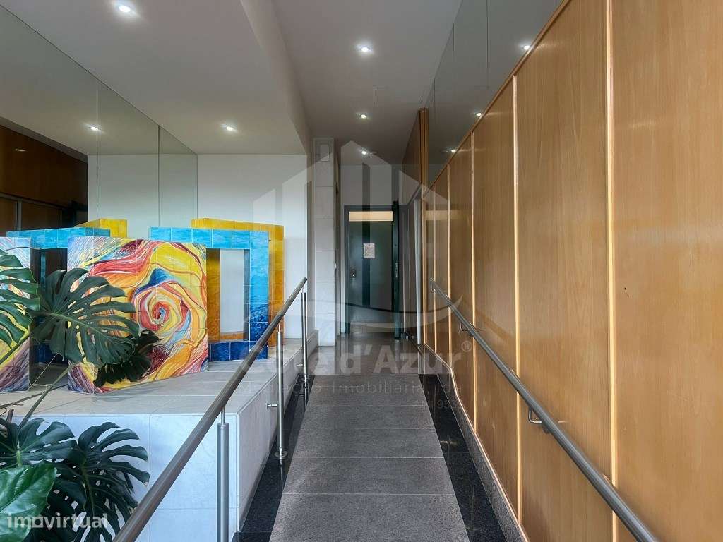 Apartamento T3 Parque da Paz Almada Arrecadação e Varandas - Grande imagem: 1/20