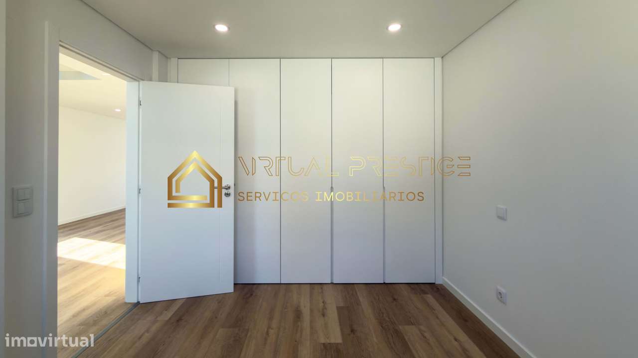 Moradia T4 moderna na Charneca da Caparica com piscina, jardim e ga...-10