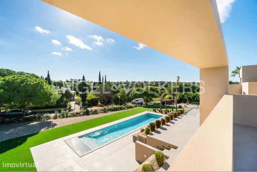 Moradia V4 Exclusiva perto do Carvoeiro-40