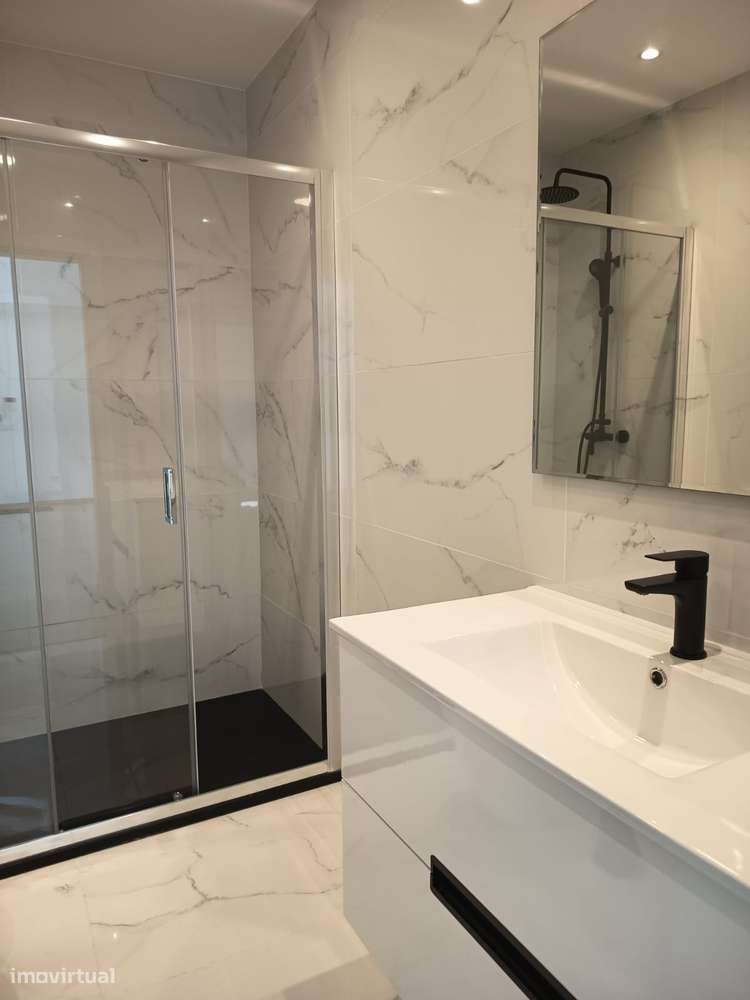 Excelente apartamento T4 grande c/novo no Barreiro junto rio-6
