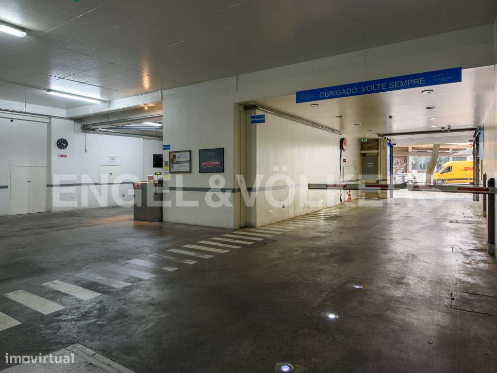 Garagem junto à Gulbenkian - Grande imagem: 4/22