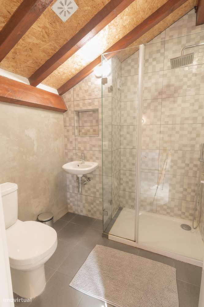 Quarto - localizado em Santa Marinha Porto - Grande imagem: 5/6