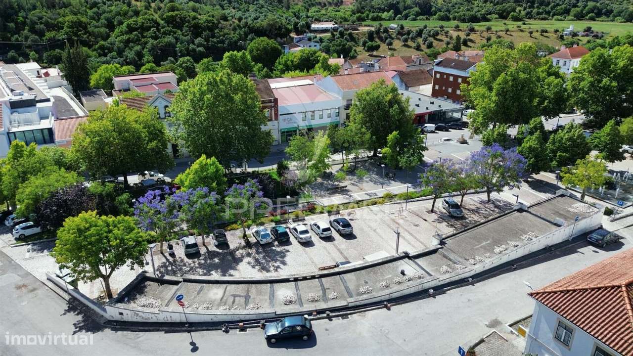 Terreno urbano no centro da Vila de Pernes / Santarém - Grande imagem: 2/19