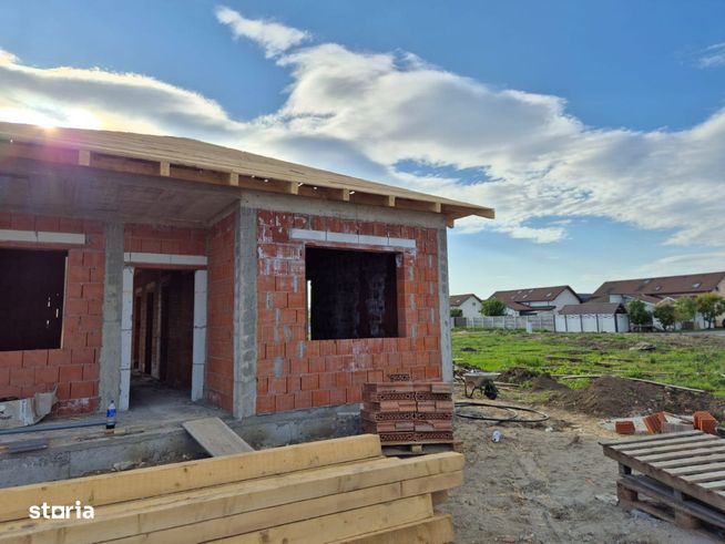 Vila NOUA individuala, 4 camere in Via Carmina, Arad, comision 0-8