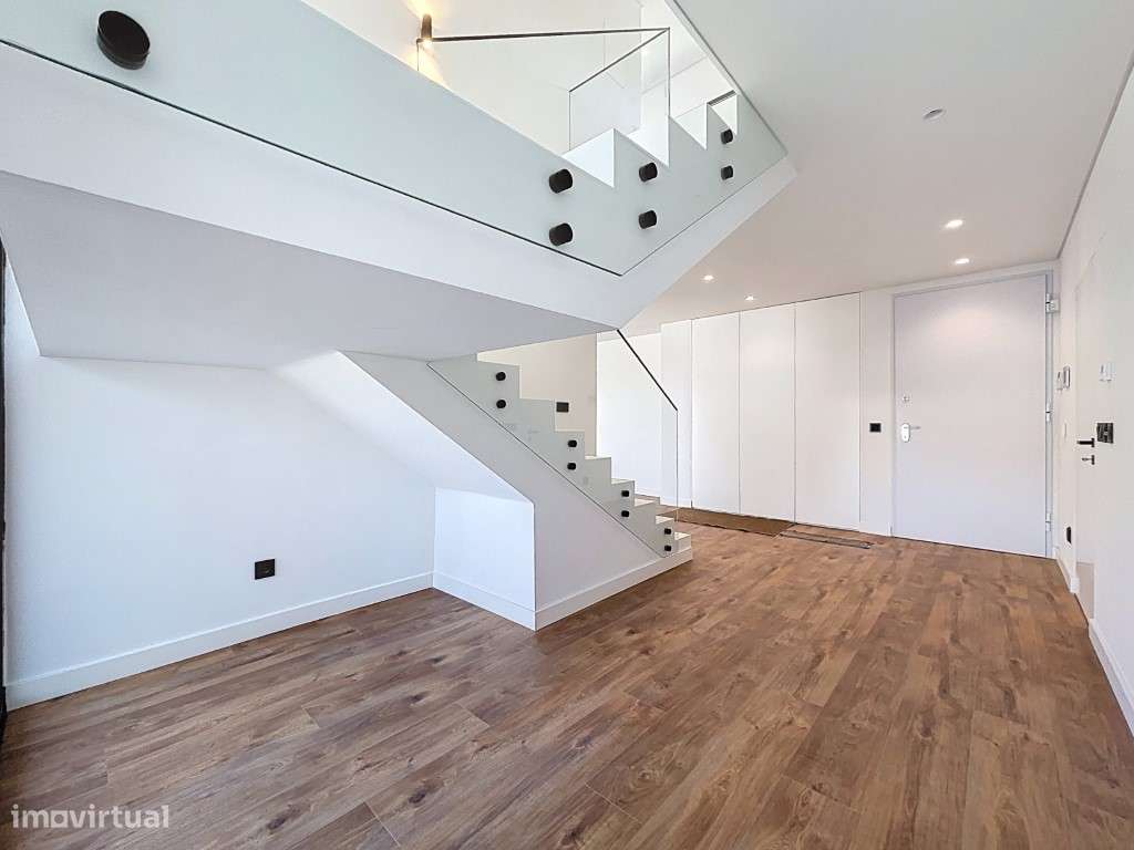 Moradia T5 na Aroeira - Charneca da Caparica.-12