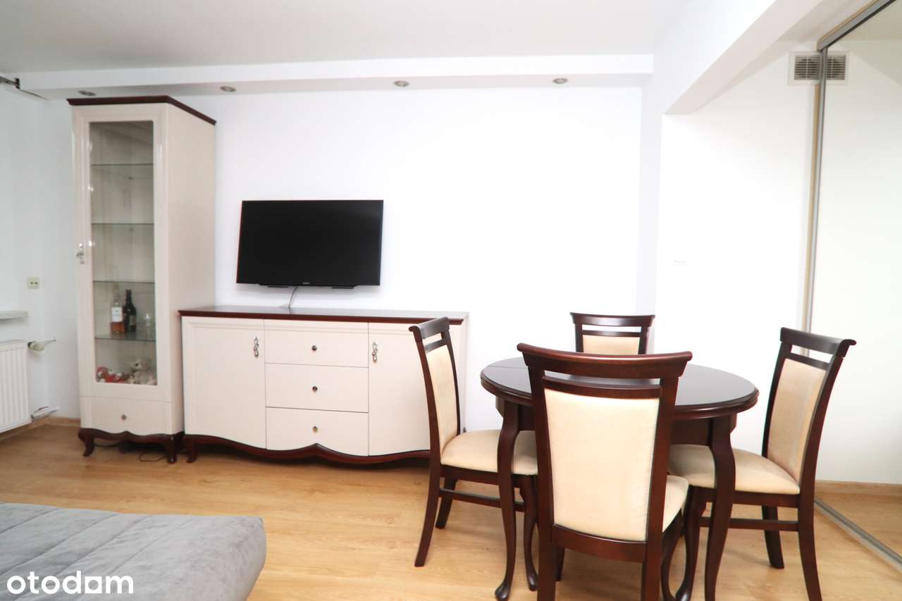 Przytulna, ciepła kawalerka 30,92m² z balkonem – blisko ŚUM!