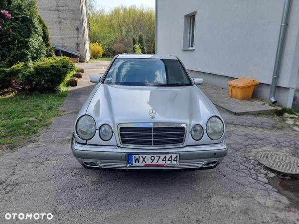 Mercedes-Benz Klasa E 200 Classic - 3