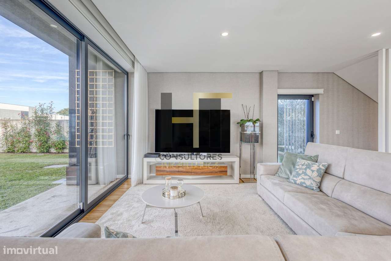 Moradia | T3 | 4 Frentes | Varanda | Piscina Aquecida | Ginásio | Tro - Grande imagem: 4/60