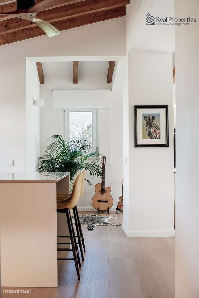 Elegante Moradia T3 Renovada com Vistas Panorâmicas em Alvor-18