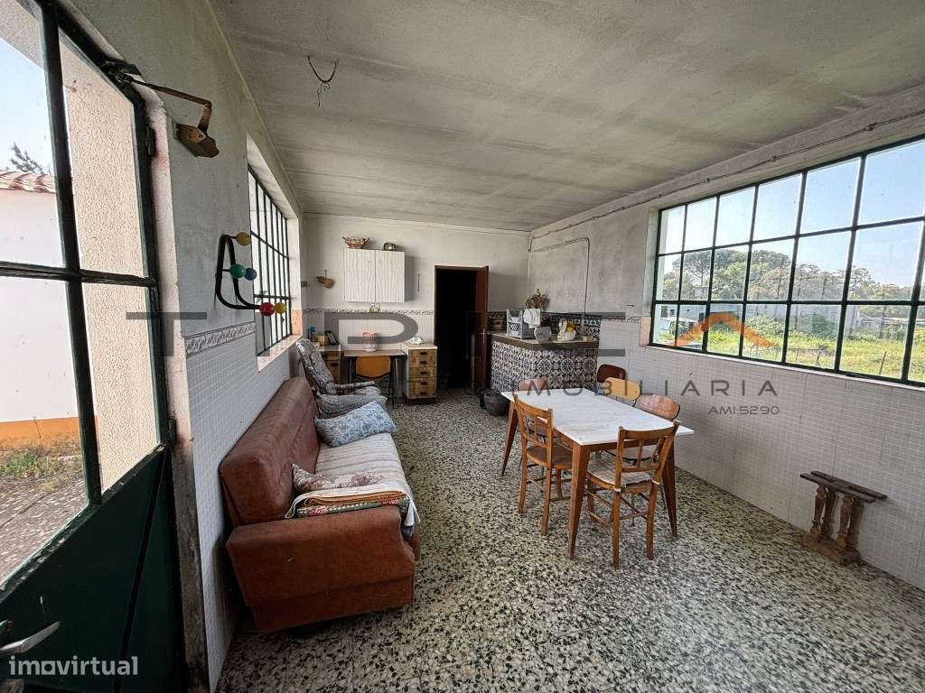 Quintinha com terreno agrícola de 2250 m2-11