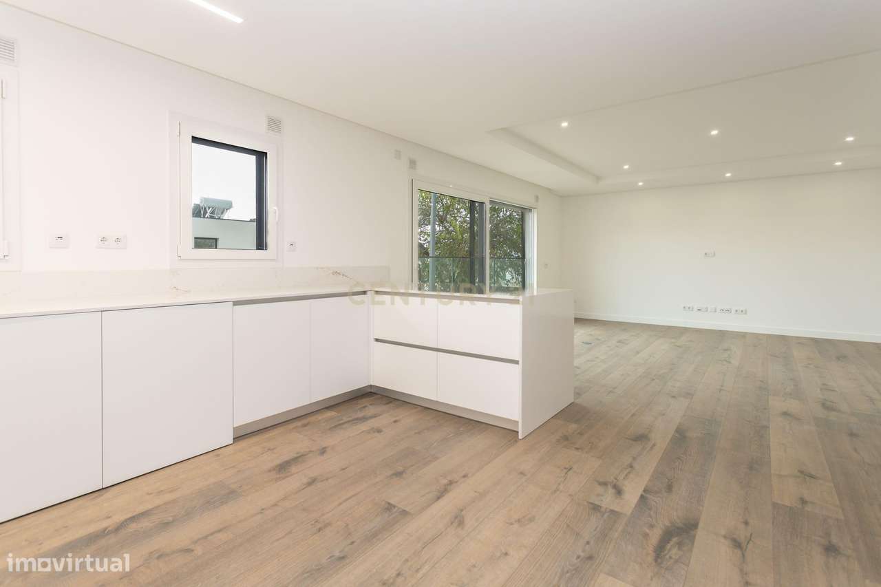 Dois Apartamentos Modernos (T3 + T2) na Qta. do Desembargador – Feijó-19