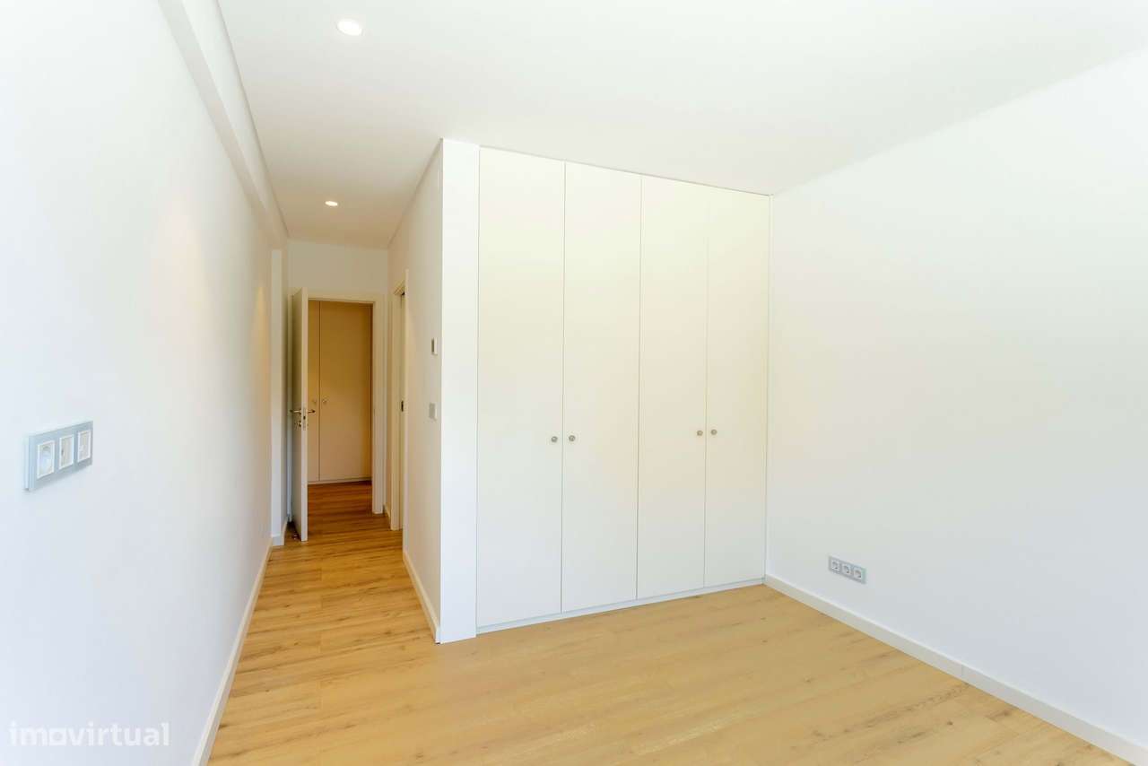 Moradia T6 com Piscina, Vista Mar e Terreno de 3.920 m² | Azoia, Sintr-47