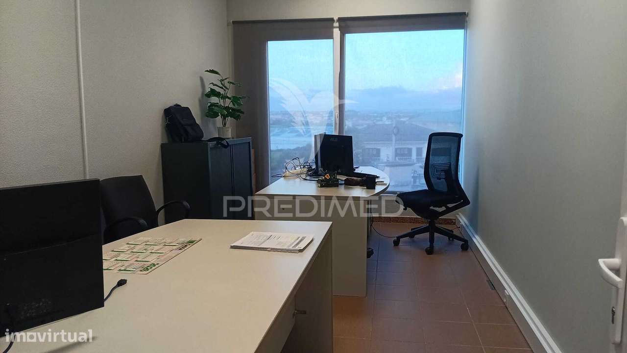 Arrendar Armazém e escritorio 1700m2 excelentes condições, em Sintra - Grande imagem: 5/26