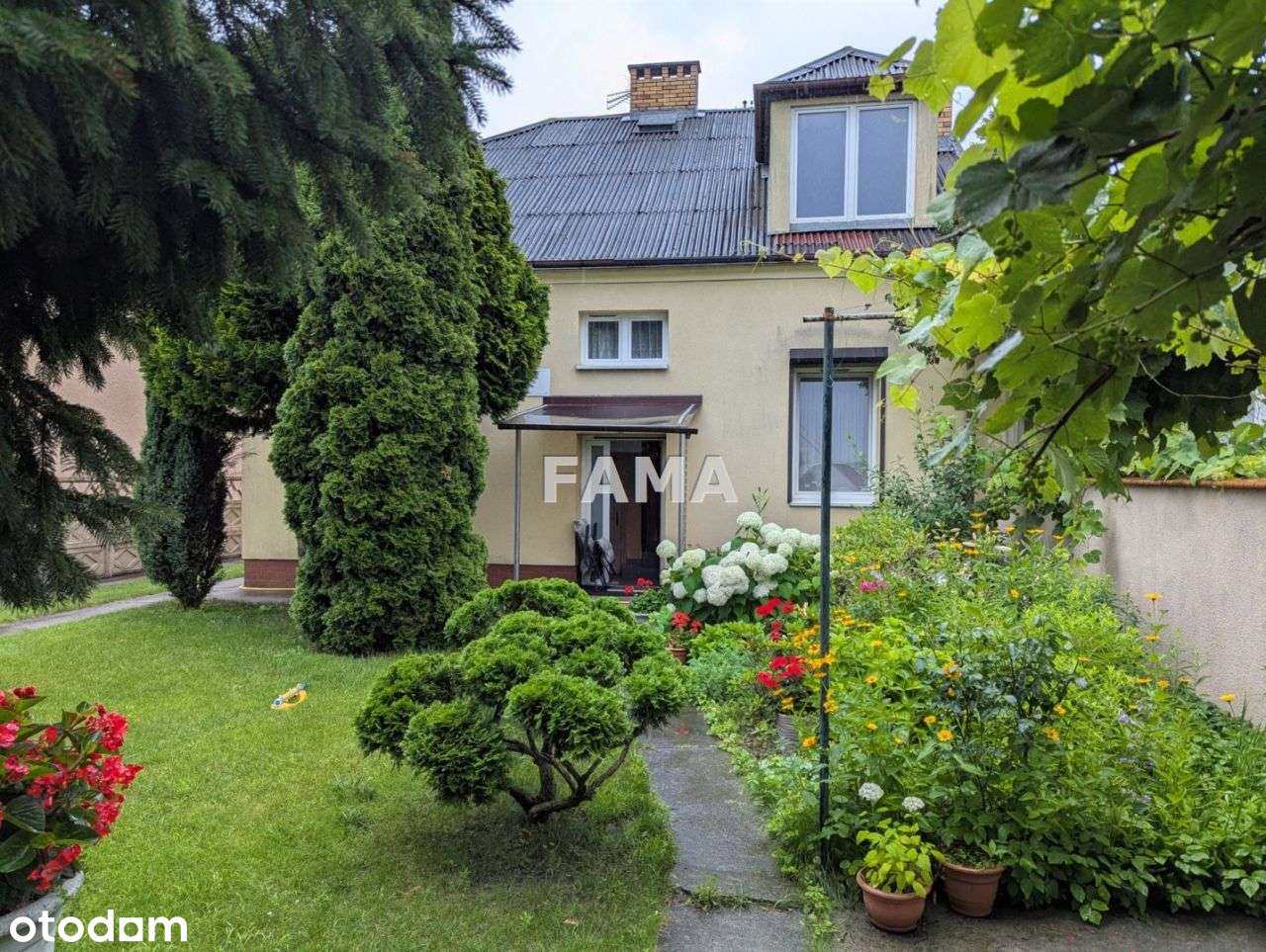 Dom 150 m2, Południe, działka 616 mkw, 3 garaże