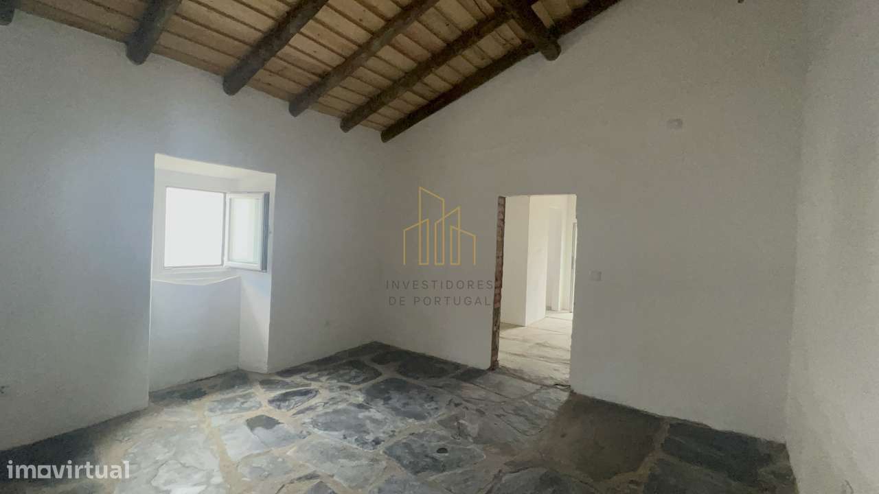 Moradia T1 Montejuntos com piscina-9