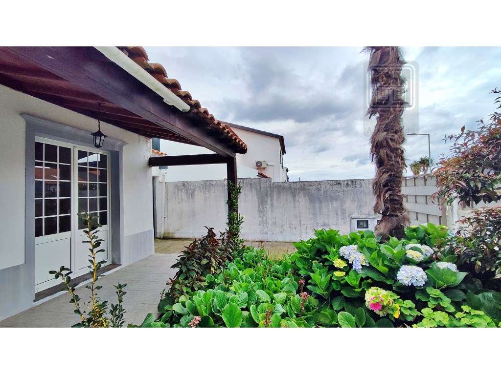 VENDA de CASA - MORADIA com garagem, jardim e quintal - Pico da Ped...-7
