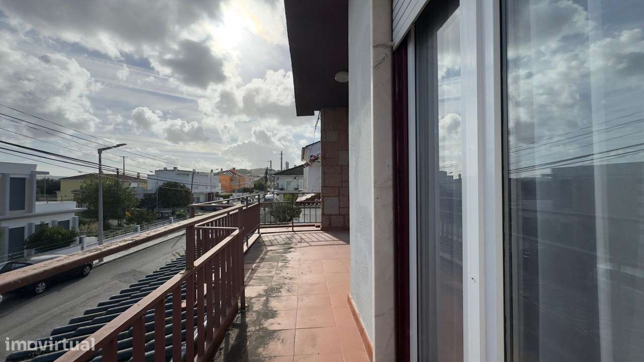 Moradia T6 - 220m2 - 3 pisos - 2 garagens - Barro - Pinheiro de Loures-32