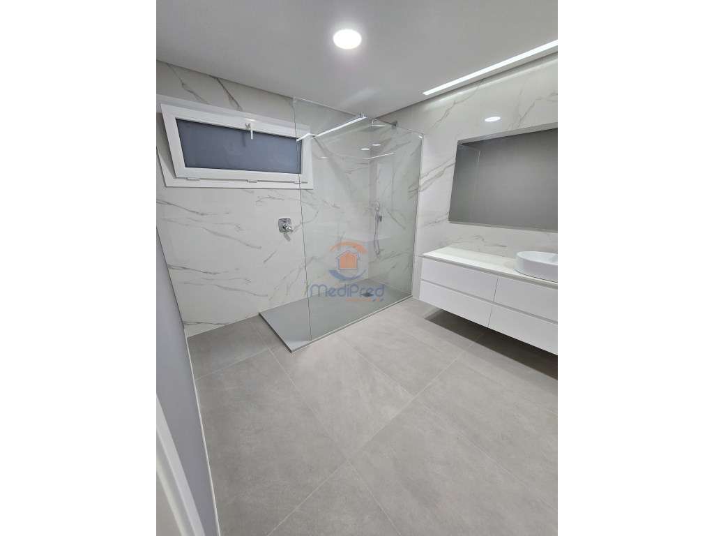 Apartamento T3 c/ 2 Varandas e 2 Parqueamentos | Alverca do Ribatej...-12