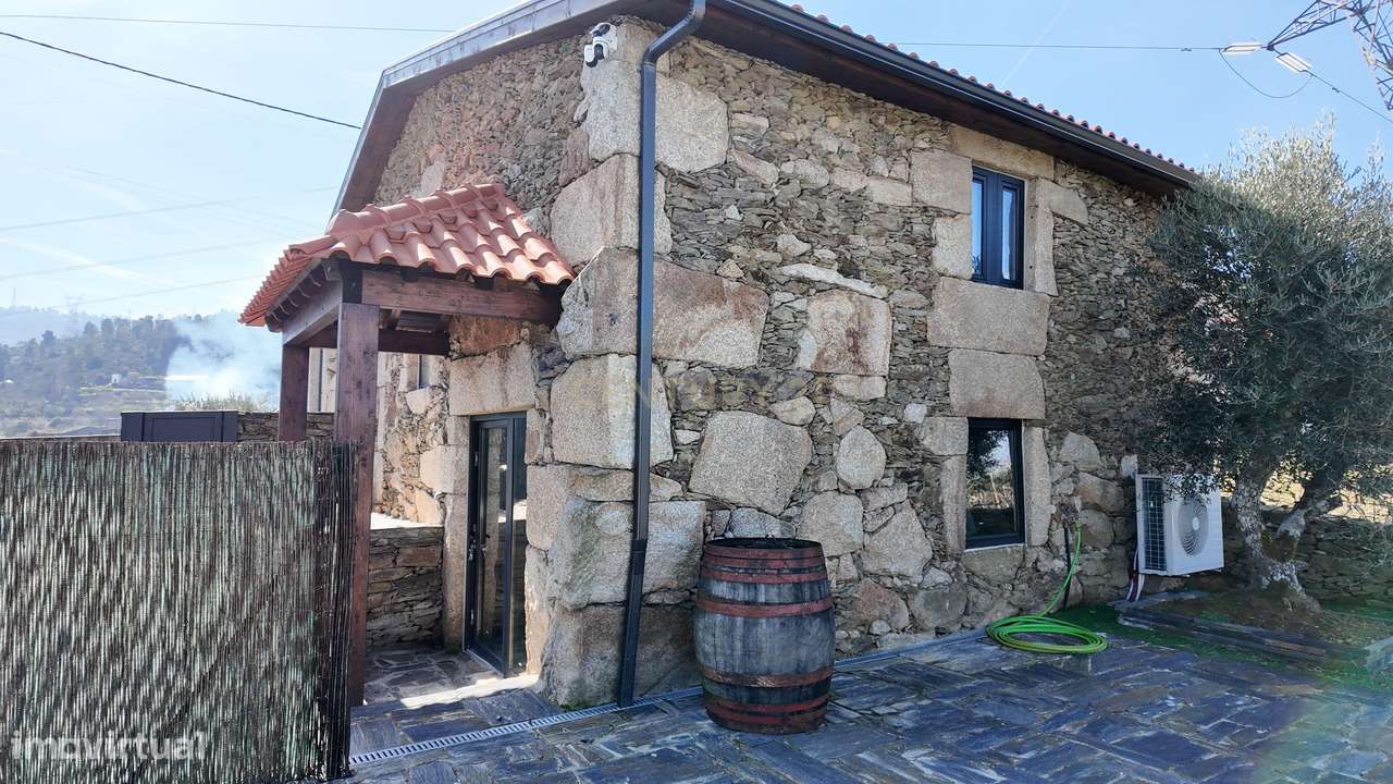 Quinta no Alto Douro Vinhateiro com Projeto Turístico Aprovado-11