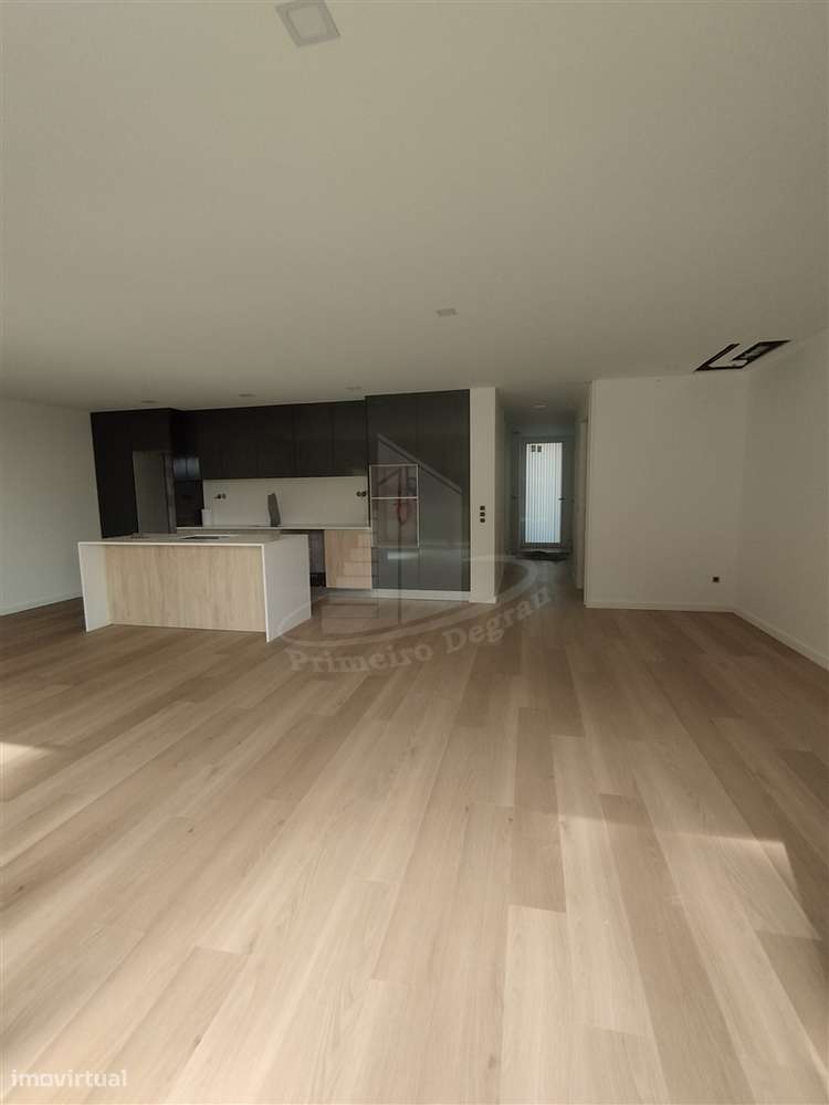 Moradia de 2 pisos com vistas fabulosas-7