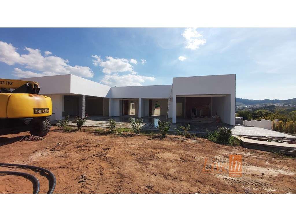 Quinta com Moradia T4 Isolada na Azueira em Mafra-3