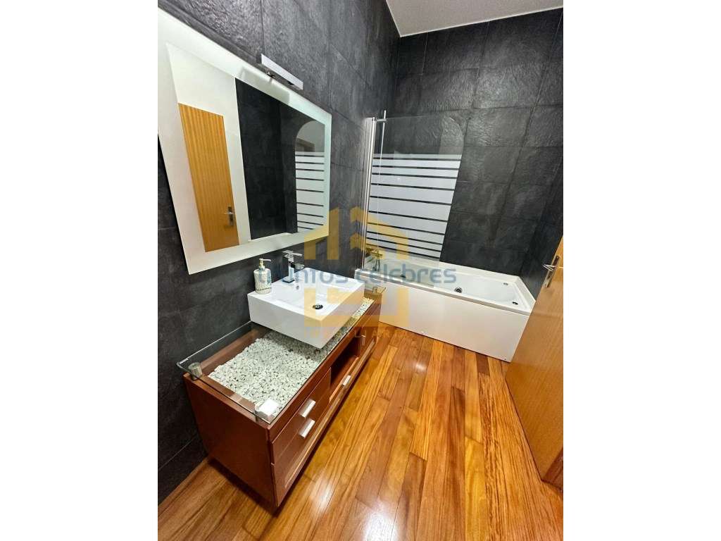 T4 no centro da Póvoa de Varzim, em condomínio fechado com piscina ...-17