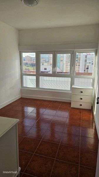 T4+1 Duplex 144 m2 Santo António dos Cavaleiros, Loures - Grande imagem: 4/12