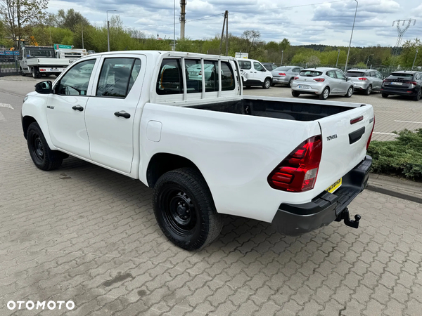 Toyota Hilux 2.4 D-4D Double Cab SR5 4x4 - 5