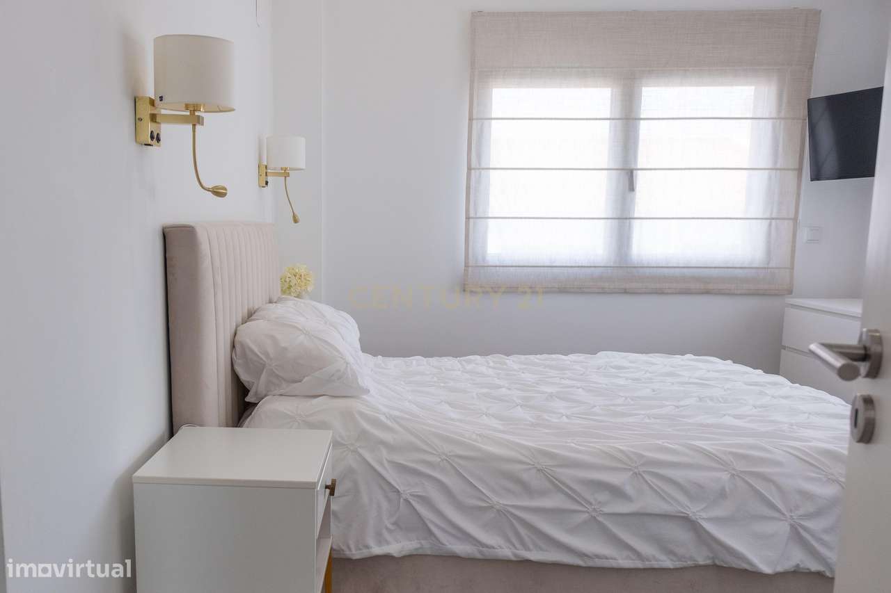 Moradia T4 com jardim e espaço exterior para convívio-20