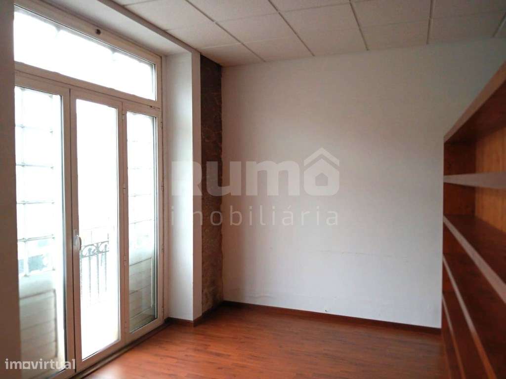 Escritório para Serviços com Potencial de Conversão em Apartamento ...-0