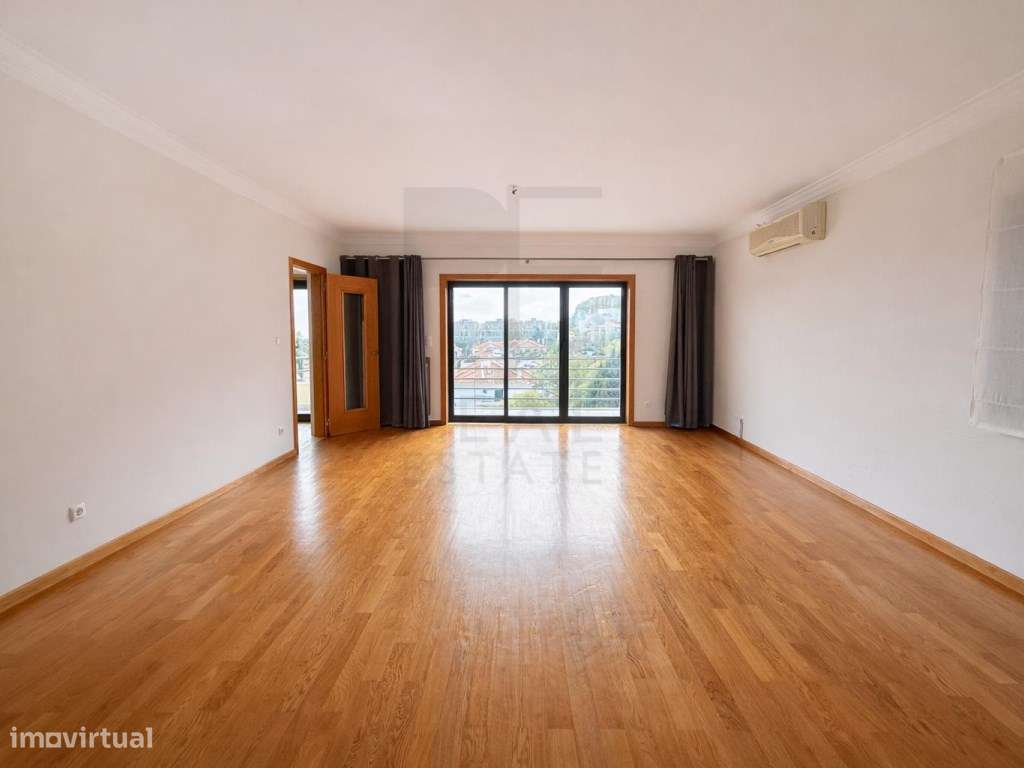 Excelente T3 com suíte, 3 varandas e garagem box em Cascais-11