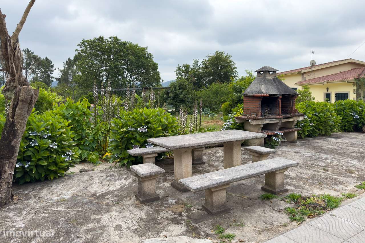 Moradia T4 Independente + T0 em Lago, Amares - Oportunidade Única!-6