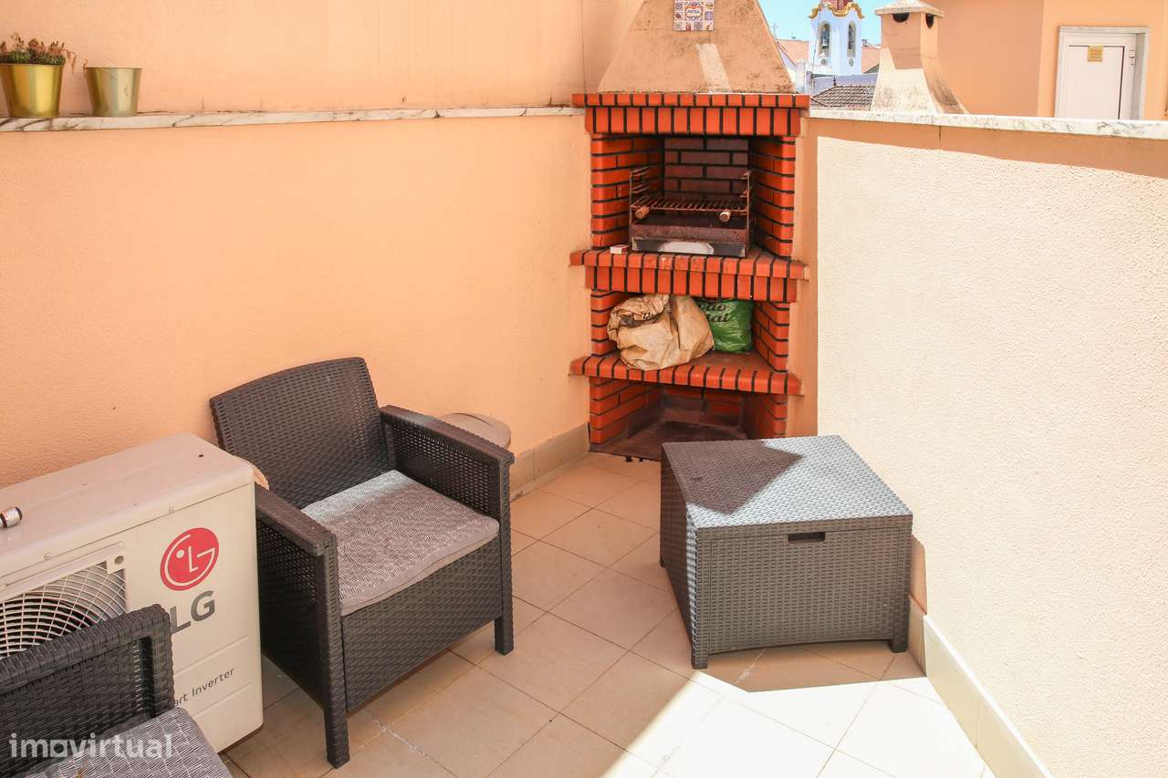Fantástico Apartamento T3 com terraço e 2 lugares de garagem-14