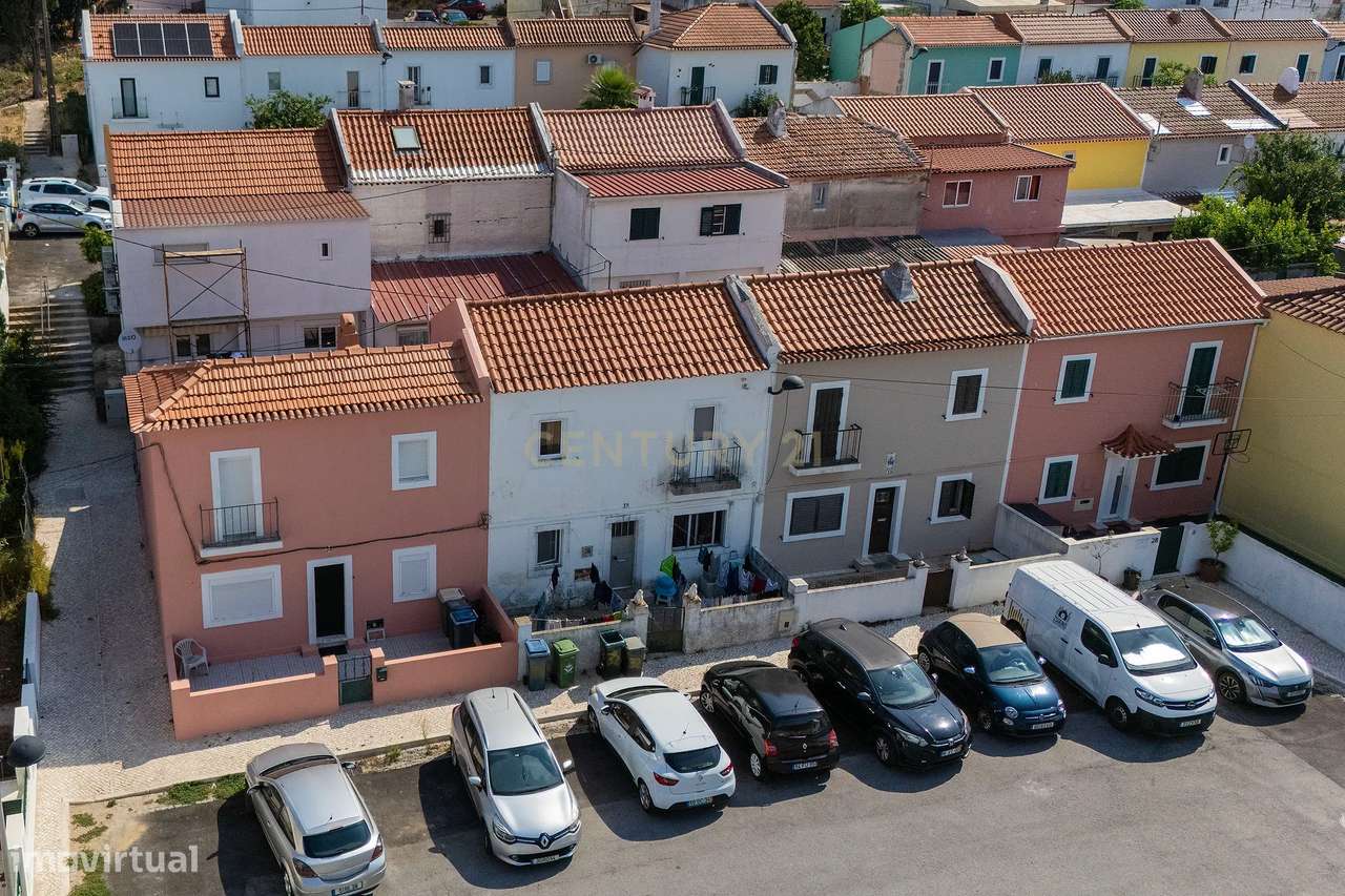 Moradia T3 com Quintal e Alto Potencial no Caramão da Ajuda, Lisboa-18
