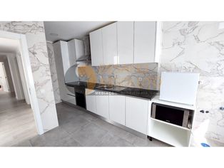 Apartamento T3 Remodelado - Arrentela, Seixal