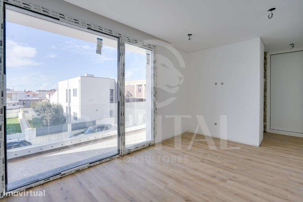 Moradia V3 Isolada com Piscina – Nova – Abrunheira-50