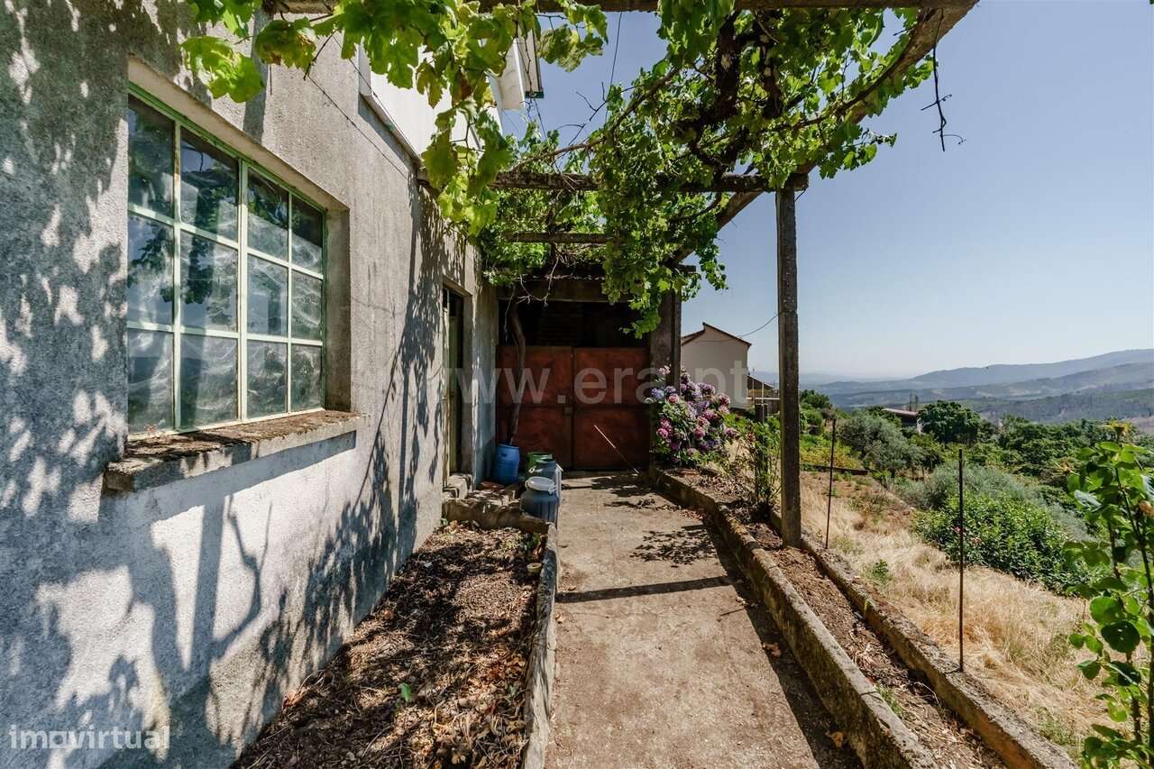 Moradia Geminada T3 / Fundão, Aço-11