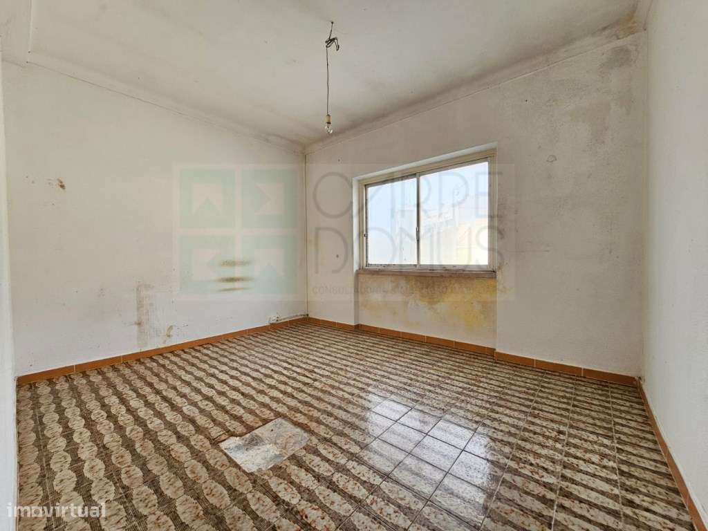 Prédio com Comércio e 2 apartamentos, em Mem Martins, Sintra-45