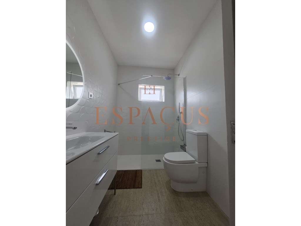 Apartamento T2 com Terraço no Coração do Centro Histórico-24