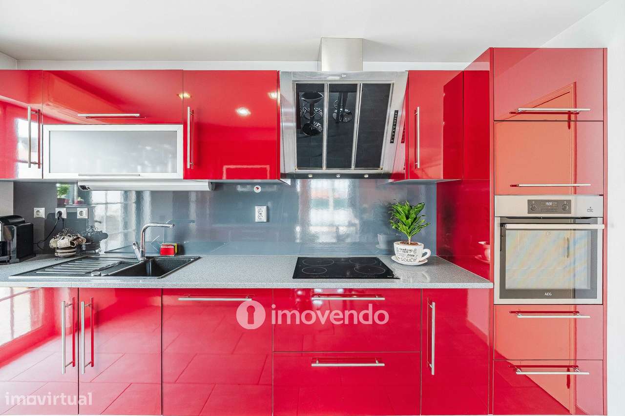 Moradia T4 com garagem e espaço exterior enorme, em Coruche-11