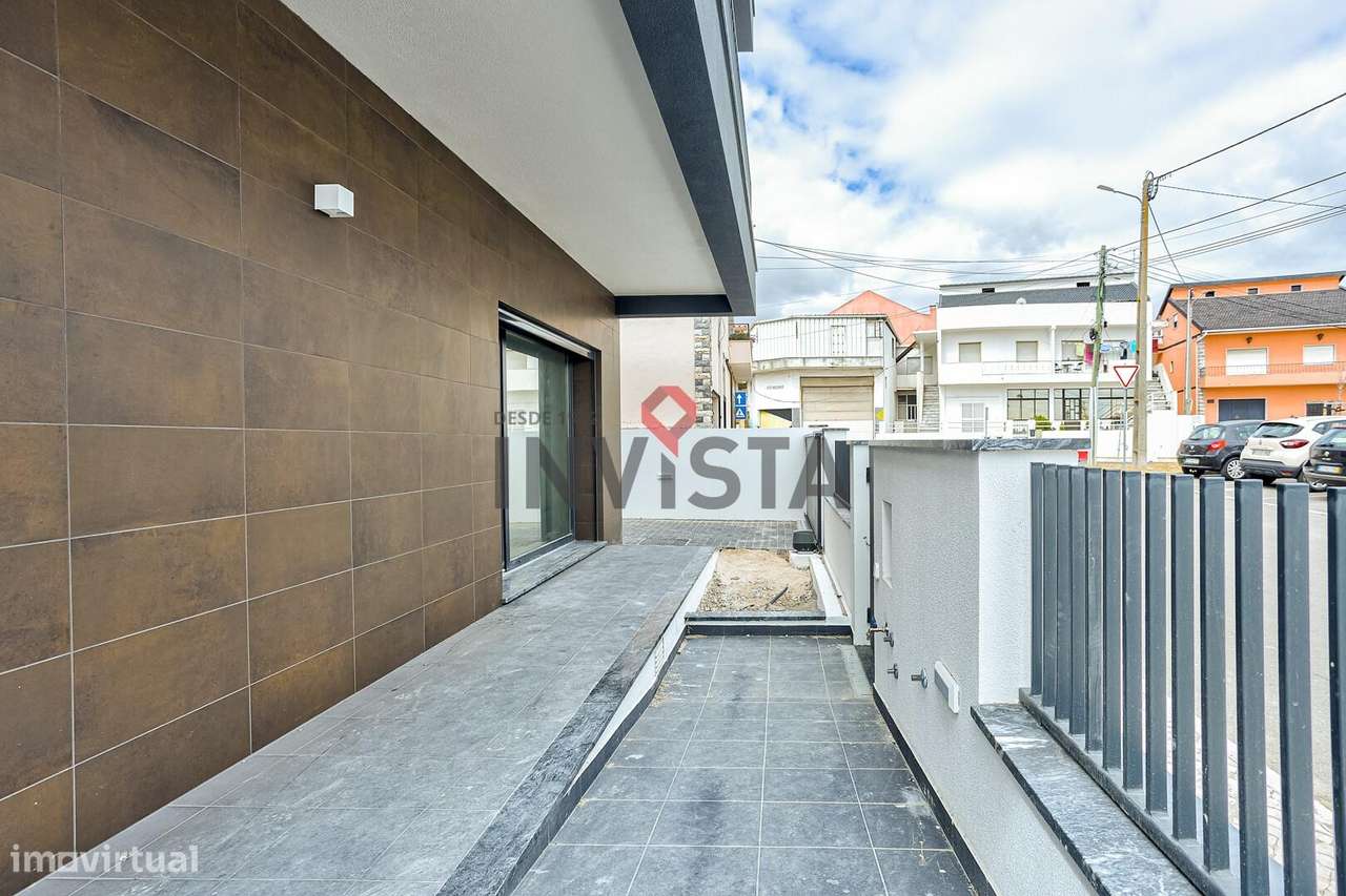 Moradia com 3 suites e com arquitectura moderna - Grande imagem: 4/34