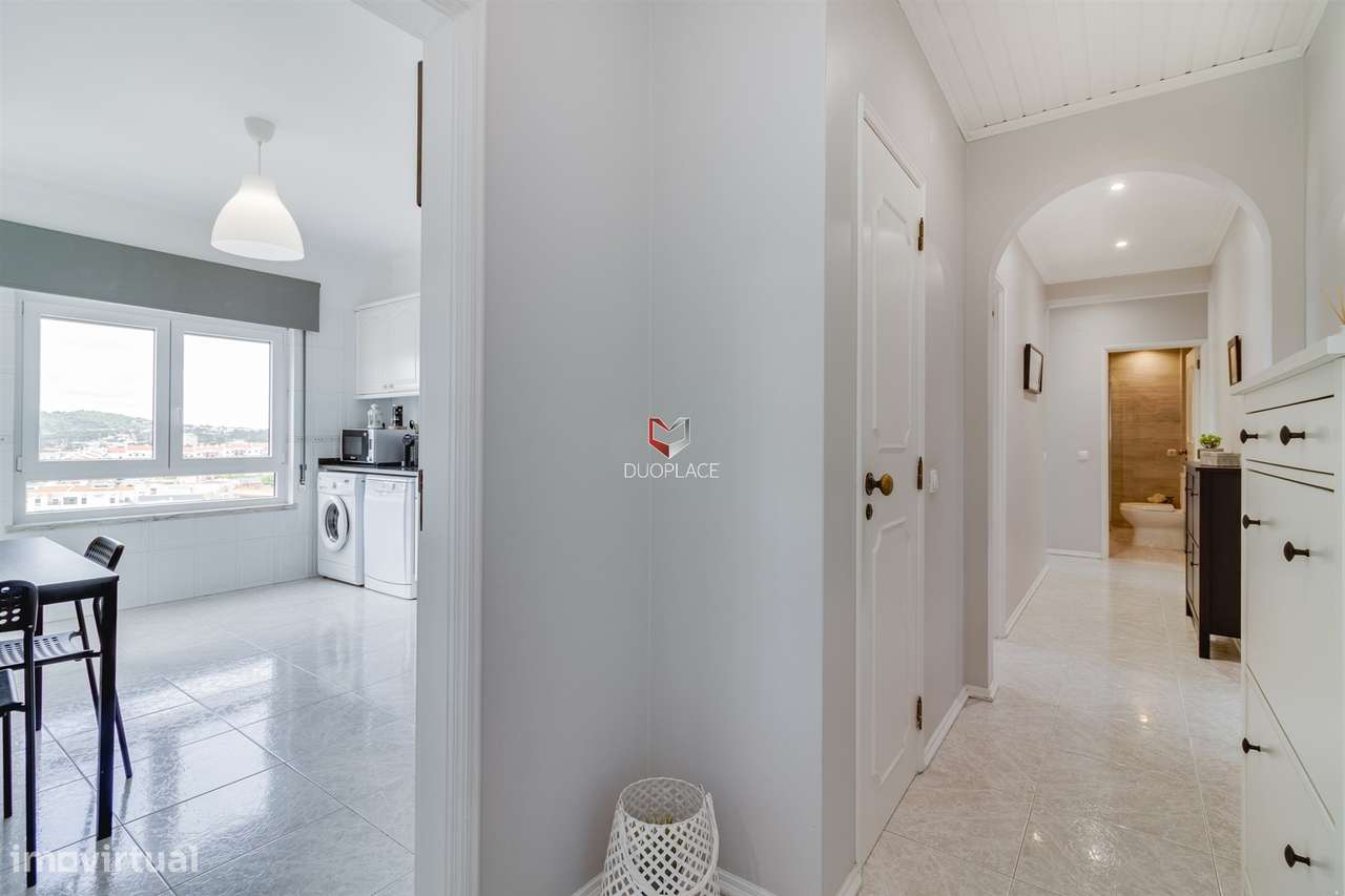 T2 com Vista Deslumbrante no Coração de Setúbal – 7º Andar com Elevado-7