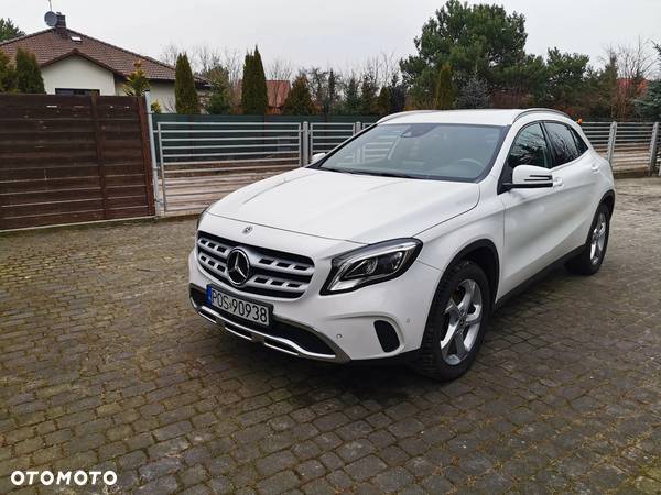 Mercedes-Benz GLA 200 7G-DCT Urban - 10