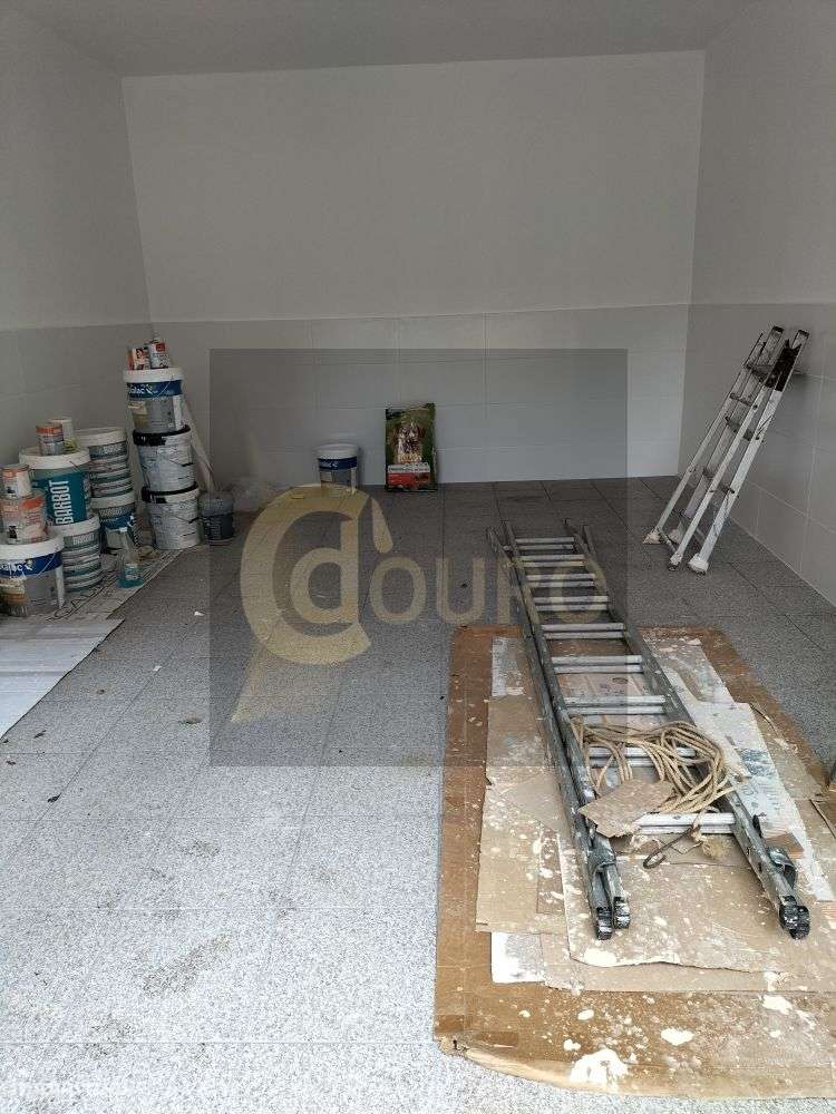 APARTAMENTO T3 RENOVADO EM ÁGUAS SANTAS-25