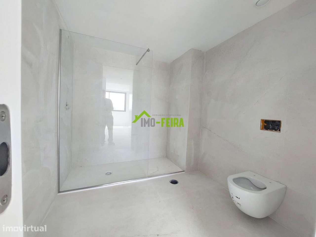 Apartamento T2 Novo, São João da Madeira-11